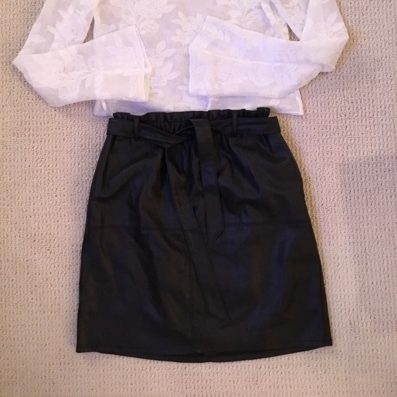 Faux leather skirt and white sheer top - Picture 2 of 4